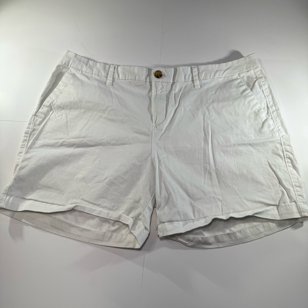 Old navy women’s size 14 white shorts